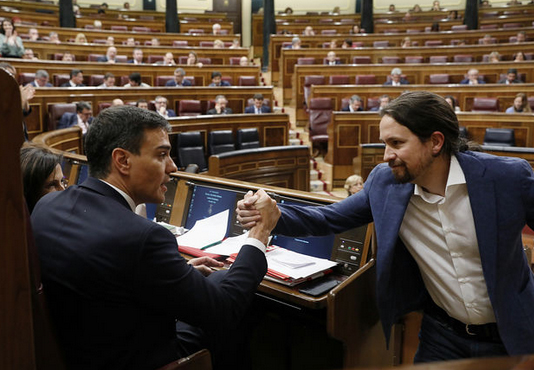 Espagne: les socialistes reconduits au pouvoir avec Podemos