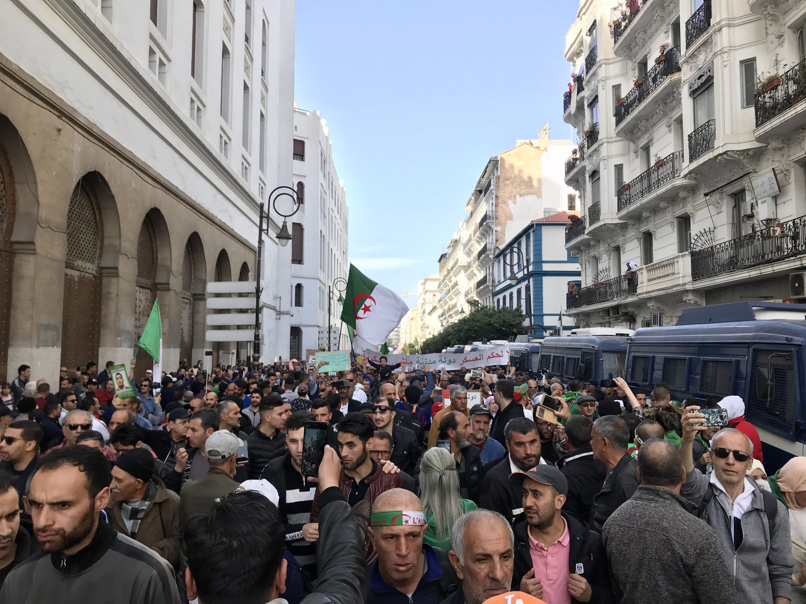 Alger: Le Hirak entame sa 2e année contre un pouvoir “pire que Corona”