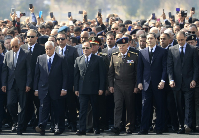 Egypte: Sissi rend hommage à Moubarak lors d’une cérémonie militaire
