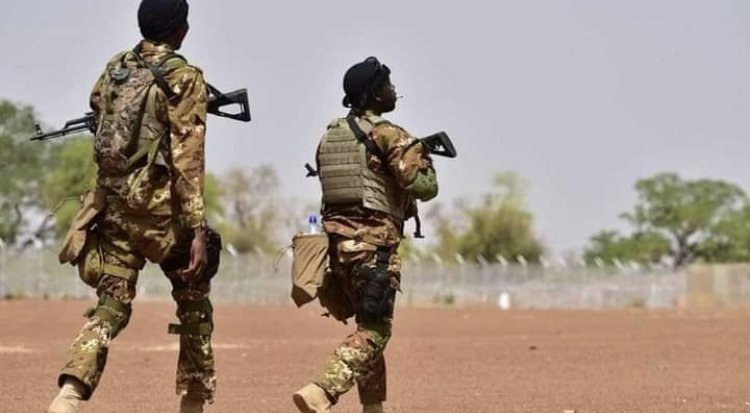Mali : rumeurs sur une tentative de coup d’Etat suite à des coups de feu signalés dans un camp militaire