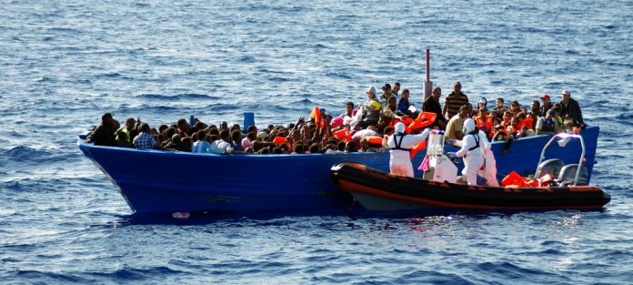 حراقة: خفر السواحل التونسي ينقذ 37 مهاجراً جزائرياً