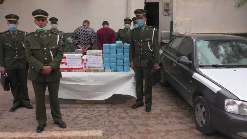 بالصور.. الجيش يحجز 16 قنطار من « الكيف المعالج » دخلت عبر الحدود مع المغرب