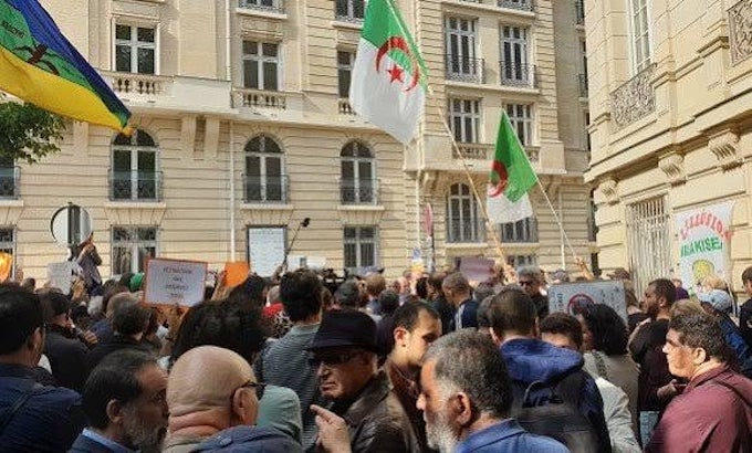 غلق الحدود: جزائريون يحتجّون في أربعة مدن فرنسية