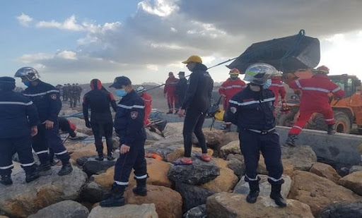Alger : 3 marins disparus dans un naufrage d’un sardinier au niveau des Sablettes