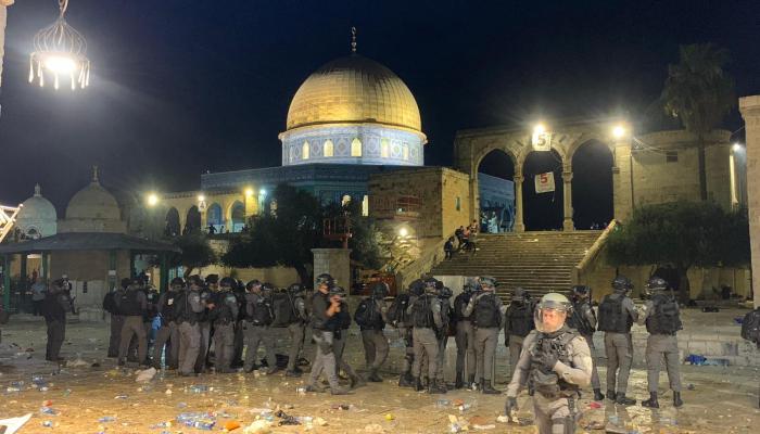 فلسطين: قوات الاحتلال تقتحم باحات مسجد الأقصى وتسجيل مئات الإصابات