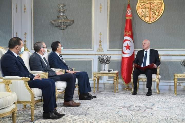 تونس : قيس سعيّد يتعهد بفتح تحقيق بعد تسليم سليمان بوحفص للجزائر