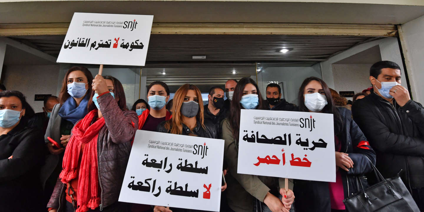 نقابة الصحفيين التونسين ترفض المحاكمات العسكرية للمدنيين (بيان):
