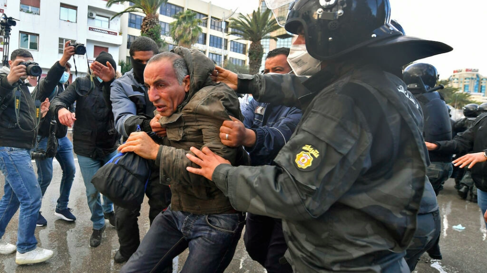 Tunisie : une manifestation hostile à Kaïs Saïed « violemment » dispersée