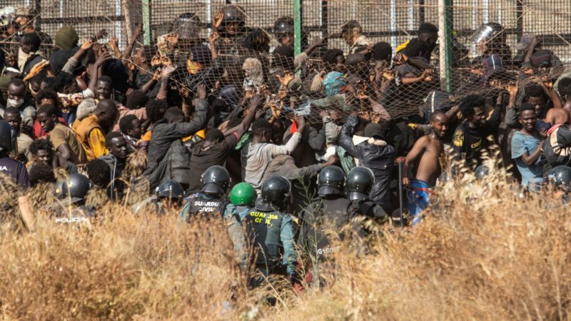 منظمات حقوقية: مأساة مليلية تُحذّر بشأن طبيعة التعاون الأمني للهجرة بين المغرب وإسبانيا