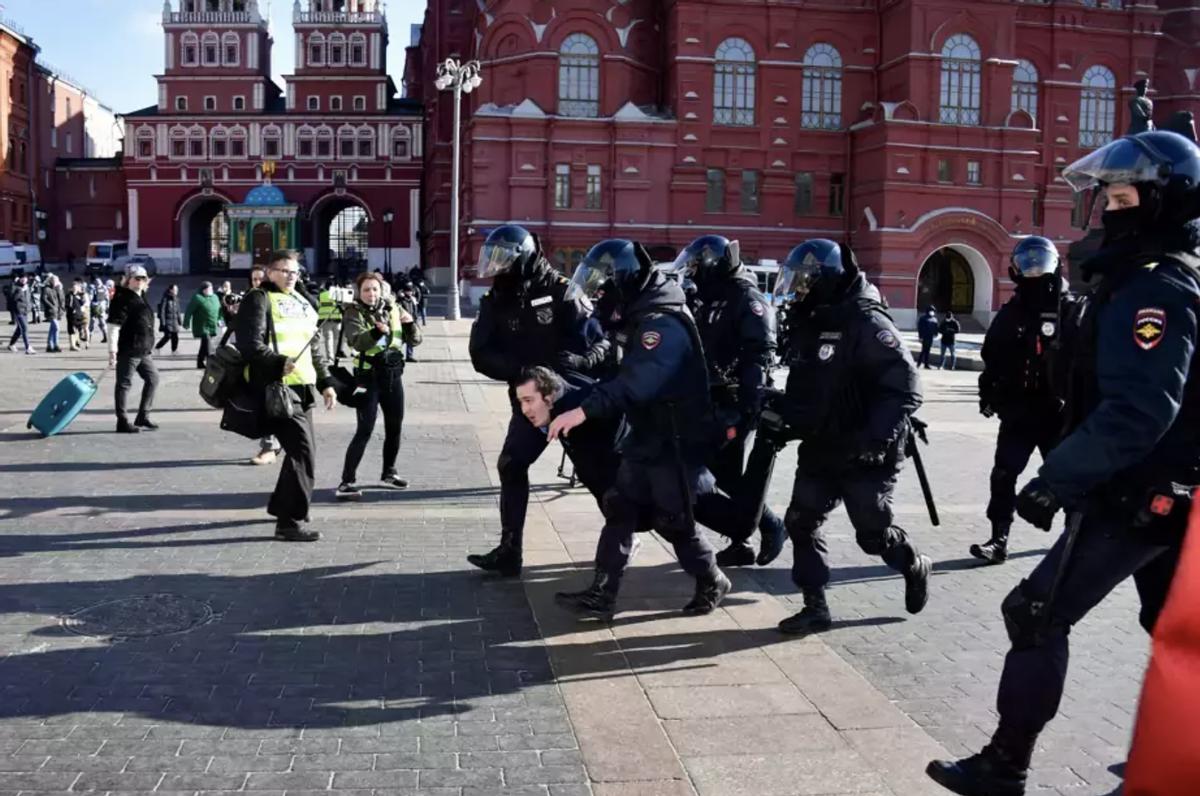 اعتقال المئات من المواطنين الروس رفضوا قرار بوتين للتعبئة الحزئية￼