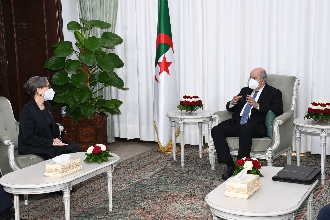 رئيسة الحكومة التونسية في الجزائر ساعاتٍ بعد استقبال الرئيس سعيد لرمطان لعمامرة.. ماذا وراء هذه الزيارات ؟