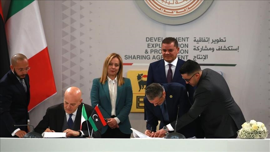 شركة « إيني » الإيطالية توقع صفقة غاز بقيمة 8 مليارات دولار مع ليبيا