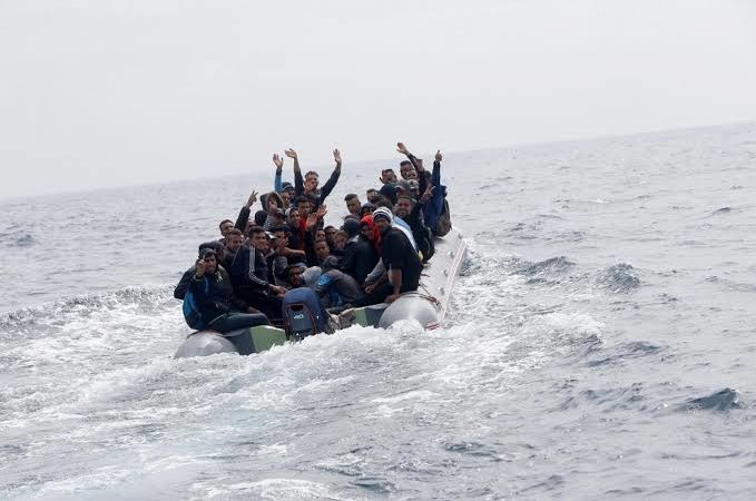 رغم خطورة الطقس: ضبط 17 مواطناً يهمون للهجرة نحو اسبانيا بشاطئ بوزجار
