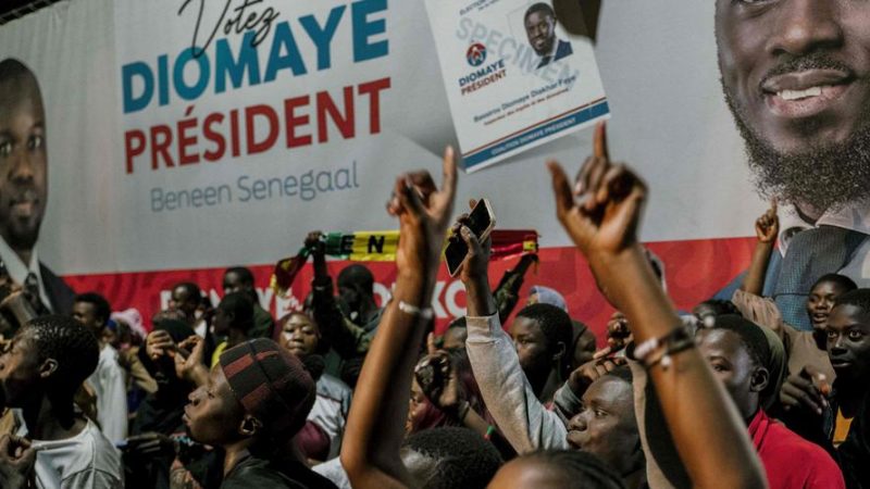 Présidentielle au Sénégal : le candidat de l’opposition, Diomaye Faye, déclaré favori