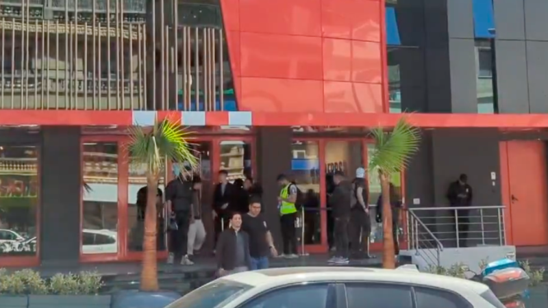 Le restaurant KFC d’Alger rouvre ses portes, après le retrait des enseignes de la marque de sa façade