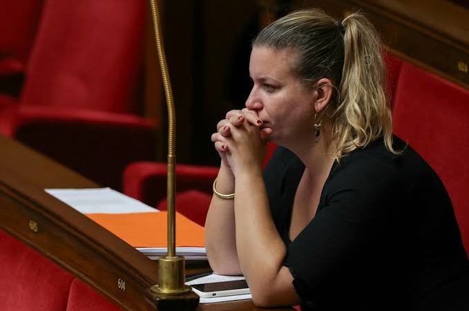 Liberté d’exression à géométrie variable en France: une députée LFI convoquée pour “apologie du terrorisme”