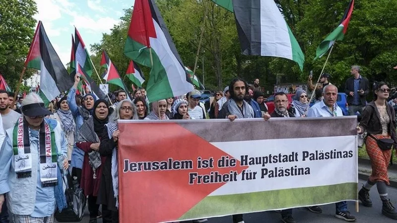 رفعت شعار “هتلر لم يمت”: برلين تشهد مظاهرة ضخمة داعمة لغزة